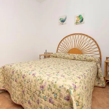 - 4 Bedrooms - 0275 Апартаменти *