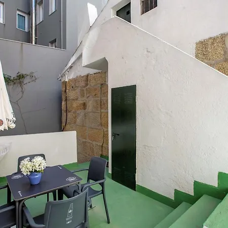- 4 Bedrooms - 0275 Appartement