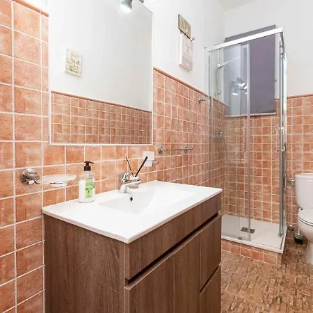 - 4 Bedrooms - 0275 *